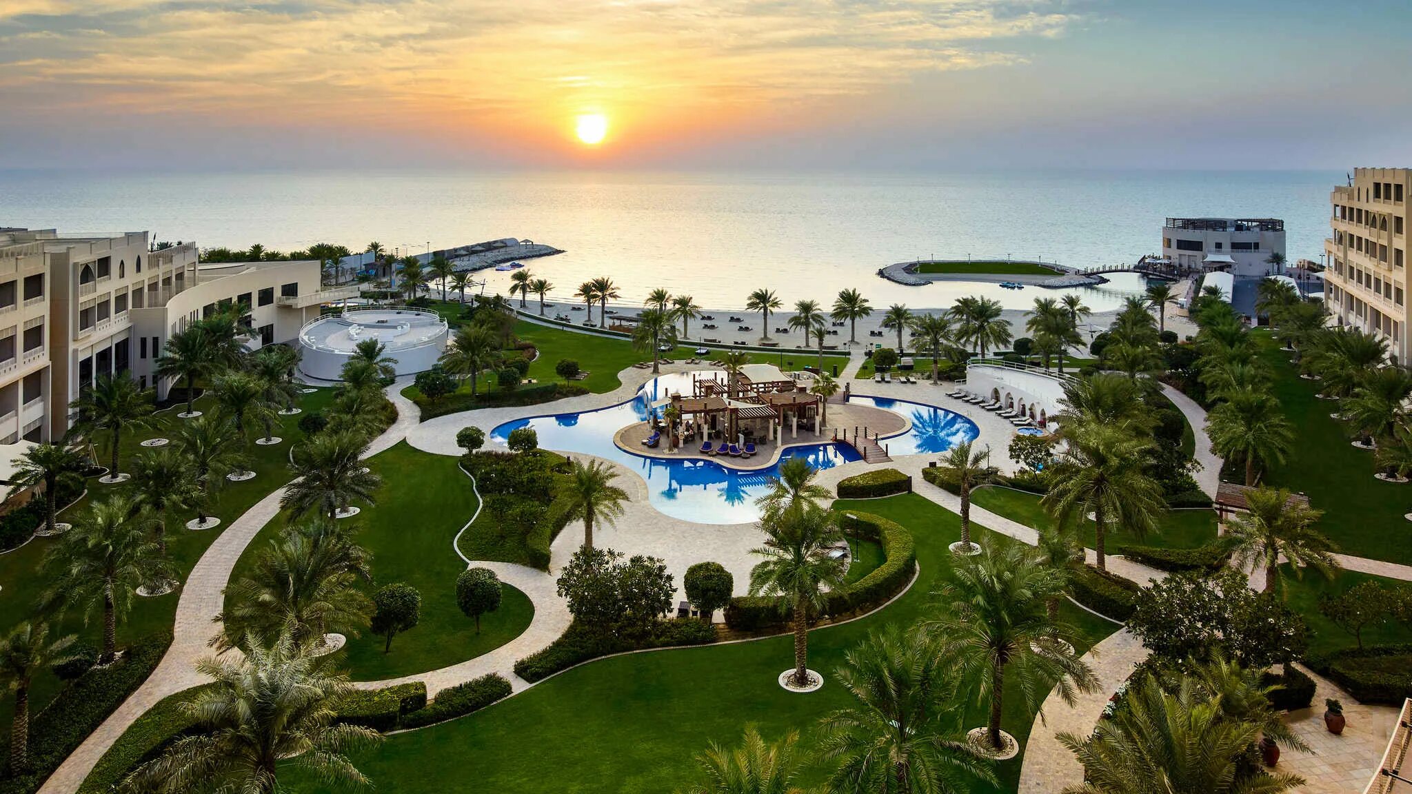 Бахрейн пляж sofitel. Sofitel bahrain zallaq thalassa sea spa 5. Бахрейн заллак. Бахрейн софитель отель. Sofitel bahrain zallaq thalassa 5*.