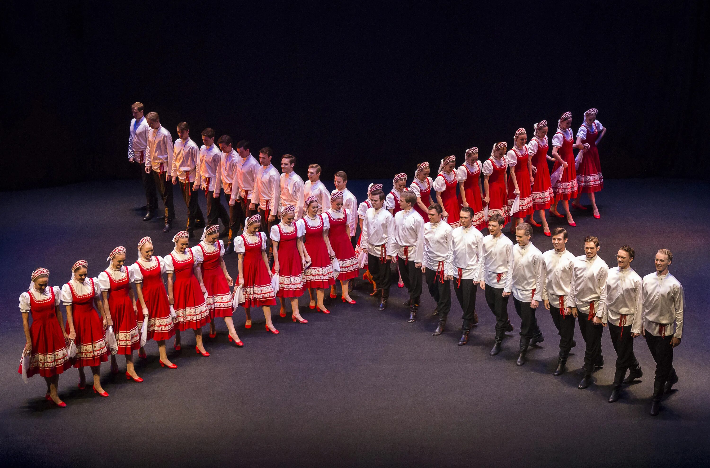 Ансамбль народного танца имени игоря моисеева. Танцы ансамбля файзи гаскарова. Казачок ишим ансамбль. Гаскарова. Группа людей для презентации.