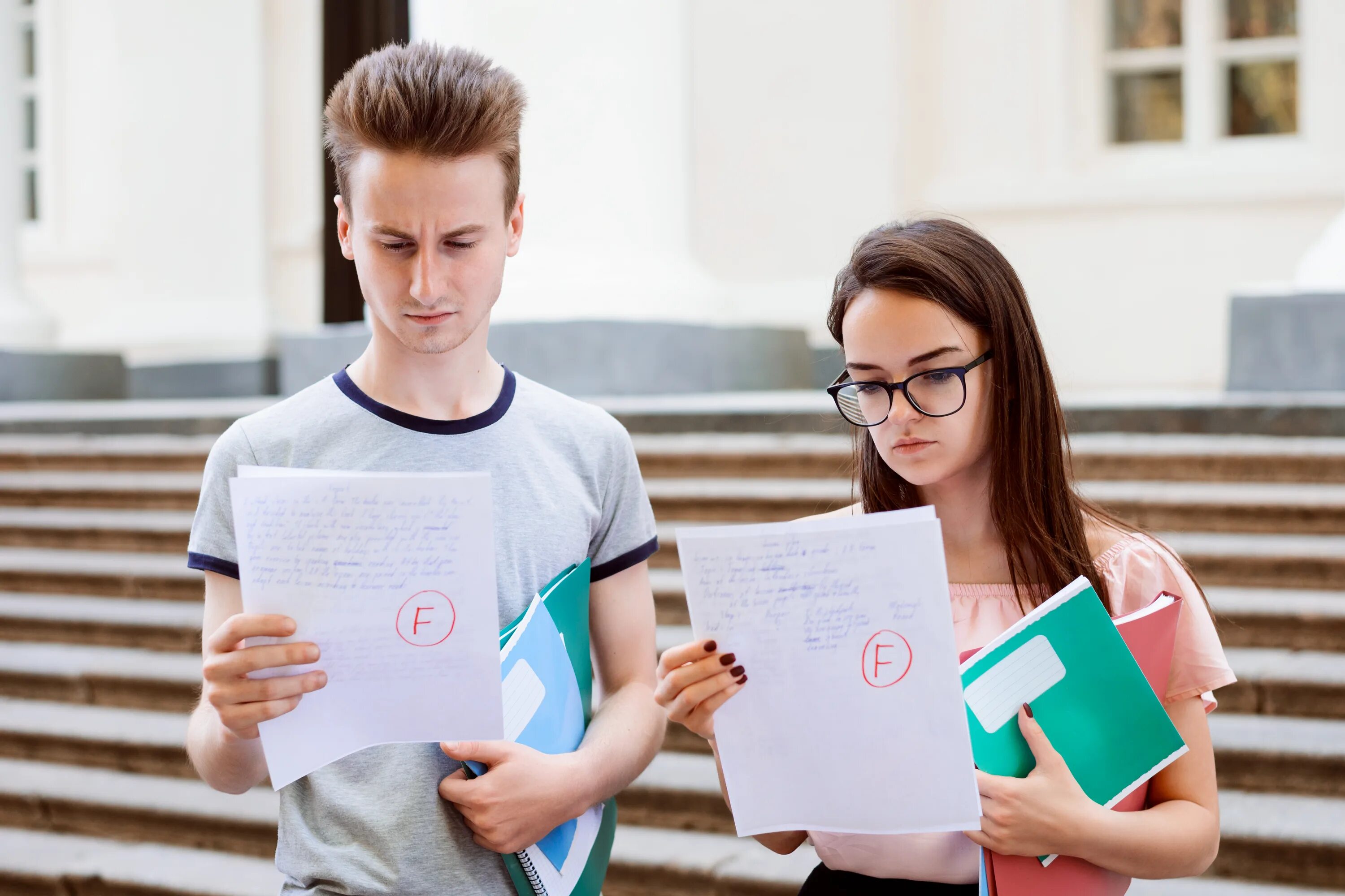 Student papers. Грустный студент. Bad student. Что такое Рубежка у студентов. Студенты держат квадрат.