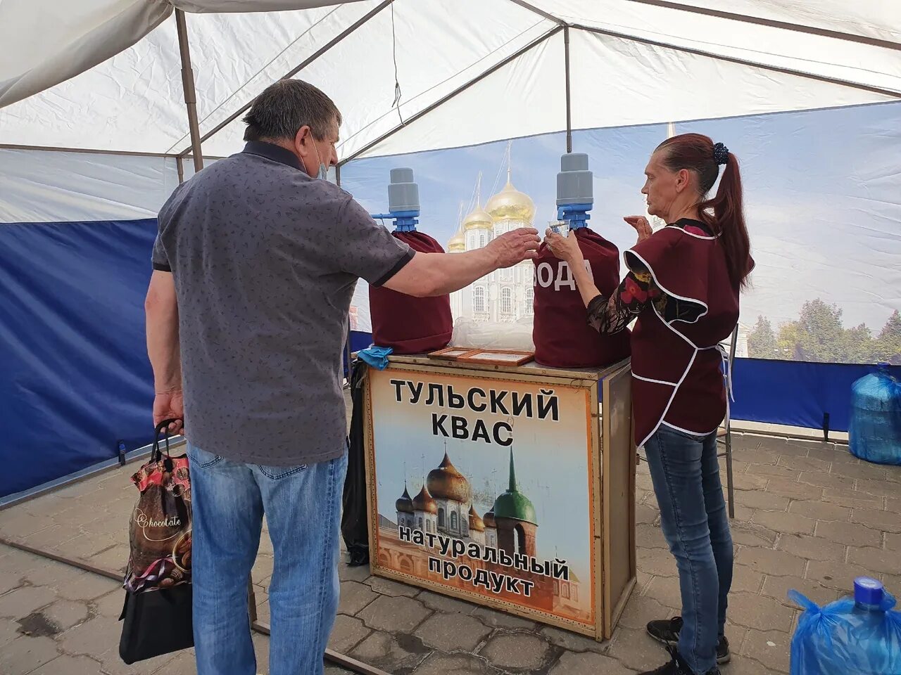 Нет воды в туле сегодня. Раздача воды. Бесплатная раздача воды. Раздают воду. Вода Тула.