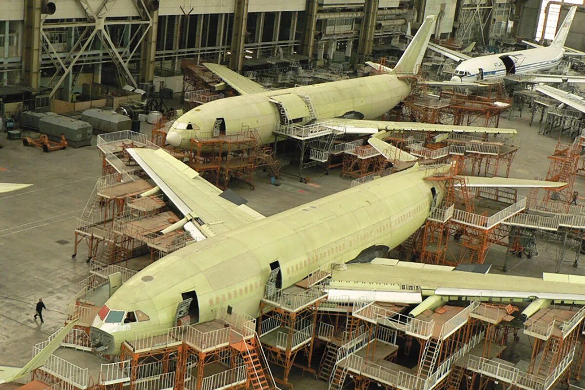 Воронежского авиазавода (васо). Авиастар-сп ульяновск. Ил-96-400м с пд-14м. Ульяновский завод ил-76. Ил-96 пассажирский самолёт.