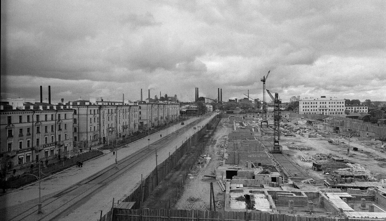 Свердловск улица ленина. Уралмаш 1950. Свердловск ссср улица уральская. Трамвай на улице свердлова екатеринбург. Нижний новгород свердловск.