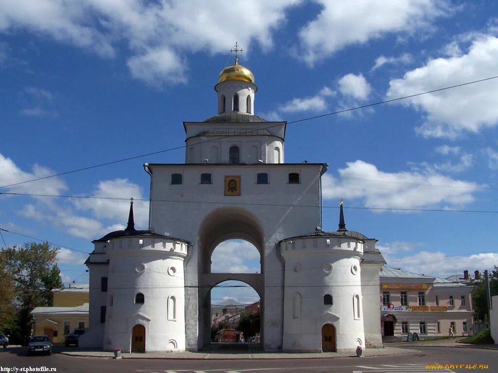 Золотые ворота достопримечательность города. Храм золотые ворота во Владимире.