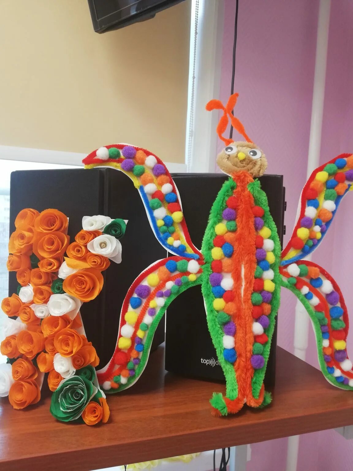 Поделка буква алфавита своими руками. Оживи букву поделки. Проект необычная буква для 1 класса. Поделка буква. Буква а поделка для 1 класса.