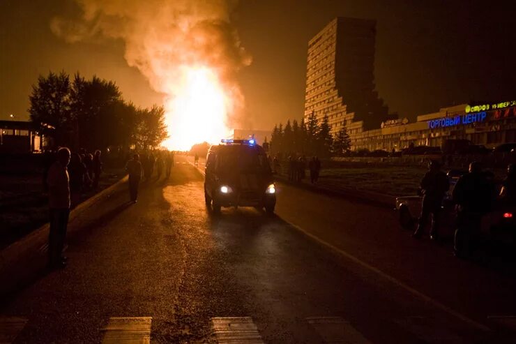 Пожар на озерной улице. Взрыв газа на Озерной 2009. Взрыв газопровода в Москве 2009. Пожар газопровода в Москве 2009 год. Авария на газопроводе в Москве 2009 год.