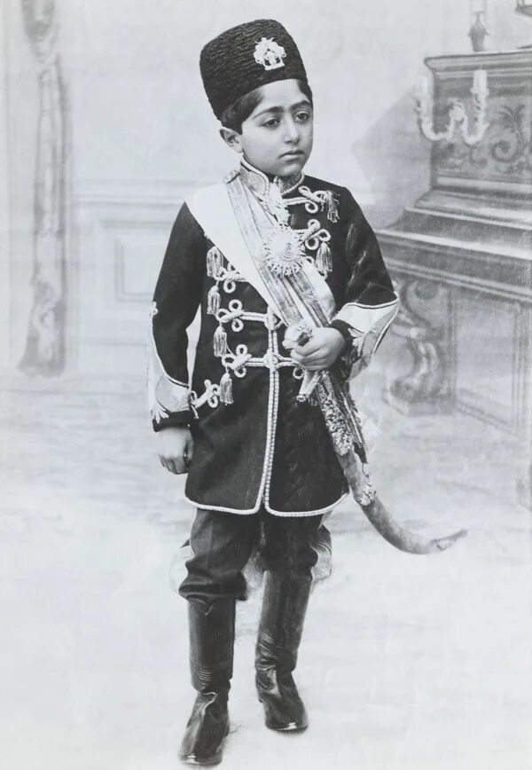 Махараджа бхупиндер сингх. Императрица ирана фарах пехлеви. Иранская принцесса анис аль. Падишах бахадур-шах ii. Ребенок шаха.