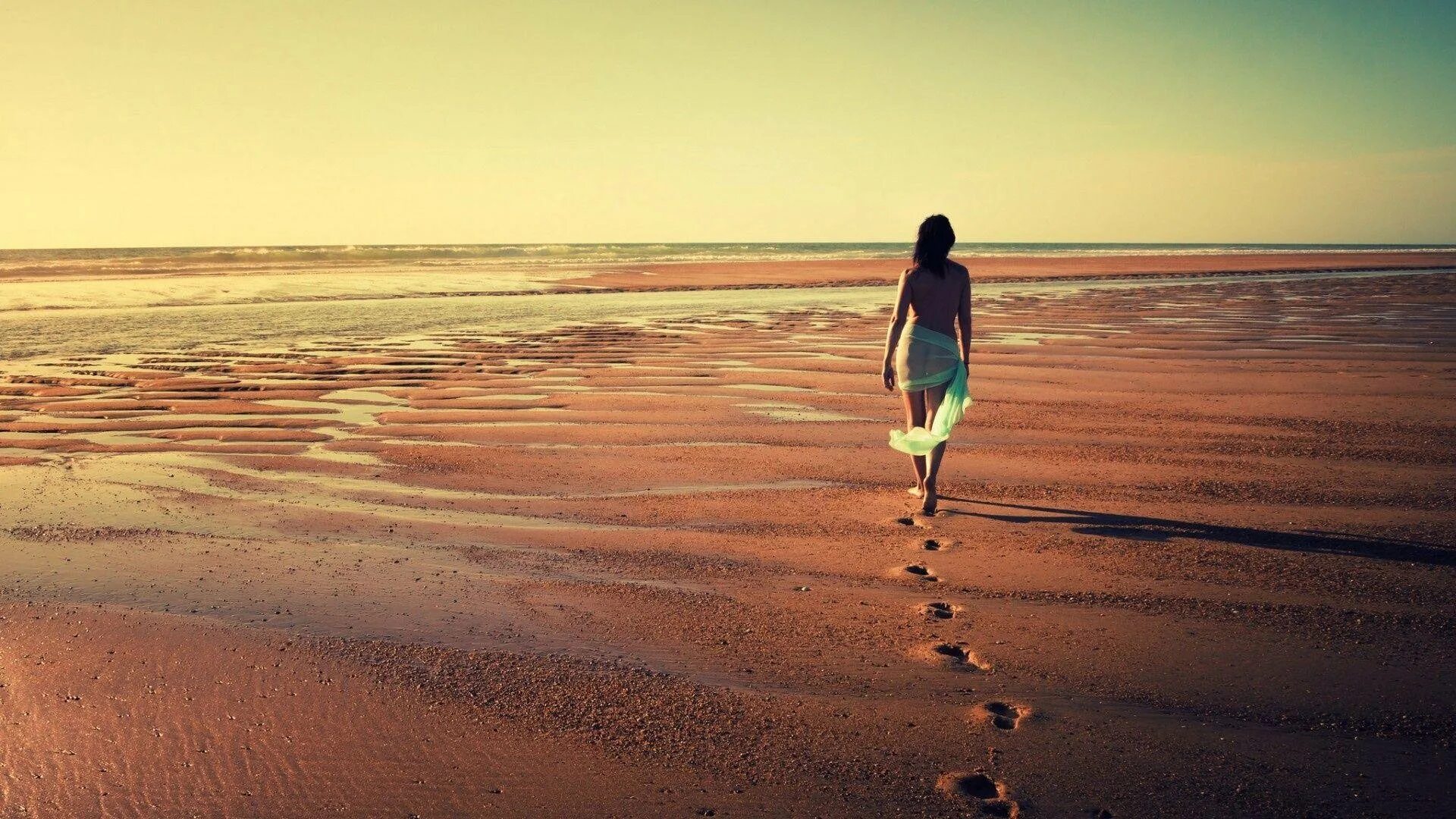 мчится он из жарких песчаных пустынь что за каспийским морем. укромное место в пустыне. песок на берегу моря. Desert shores. арал пустыня горизонт.