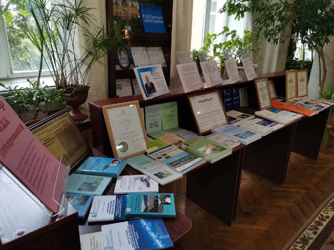 Маленькие экспонаты выставка. Выставка исследовательских работ. Научная выставка. Название студенческой выставки. Наука и искусство выставка.