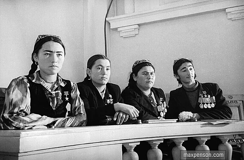 Советские походники. Soviet asia. Центральноазиатские ссср. Республики азии ссср на карте. Образование таджикской сср.