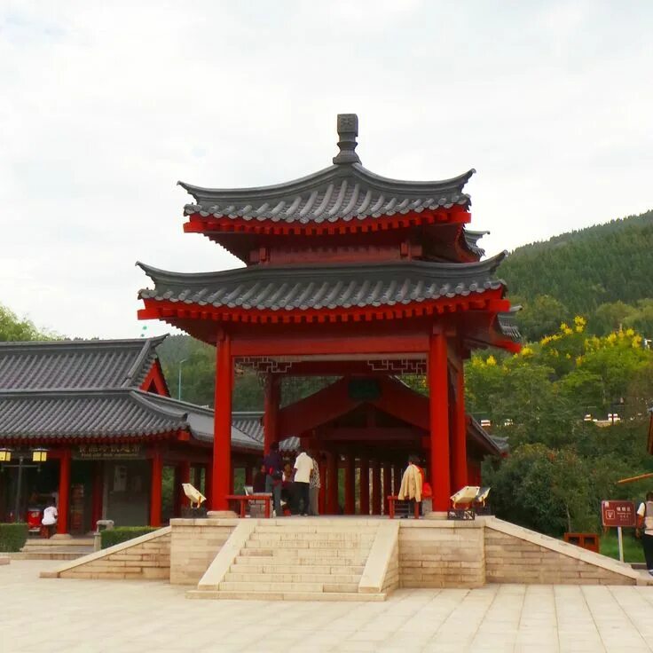 Shaolin temple. Монастырь Шаолинь. Монастырь Шаолинь Китай. Буддийский храм Шаолинь. Лоян монастырь Шаолинь.