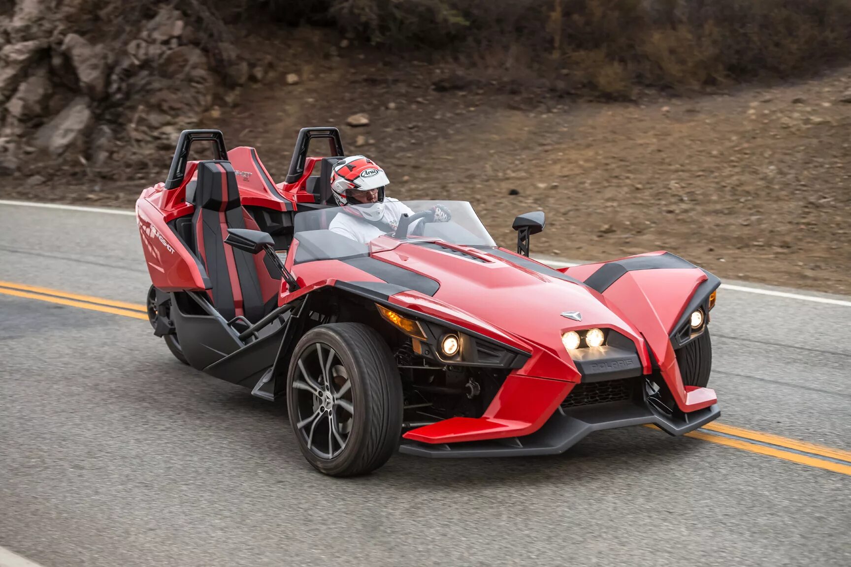 Машина Polaris Slingshot. Polaris Slingshot 4 колеса. Полярис 3 машина. Polaris slingshot