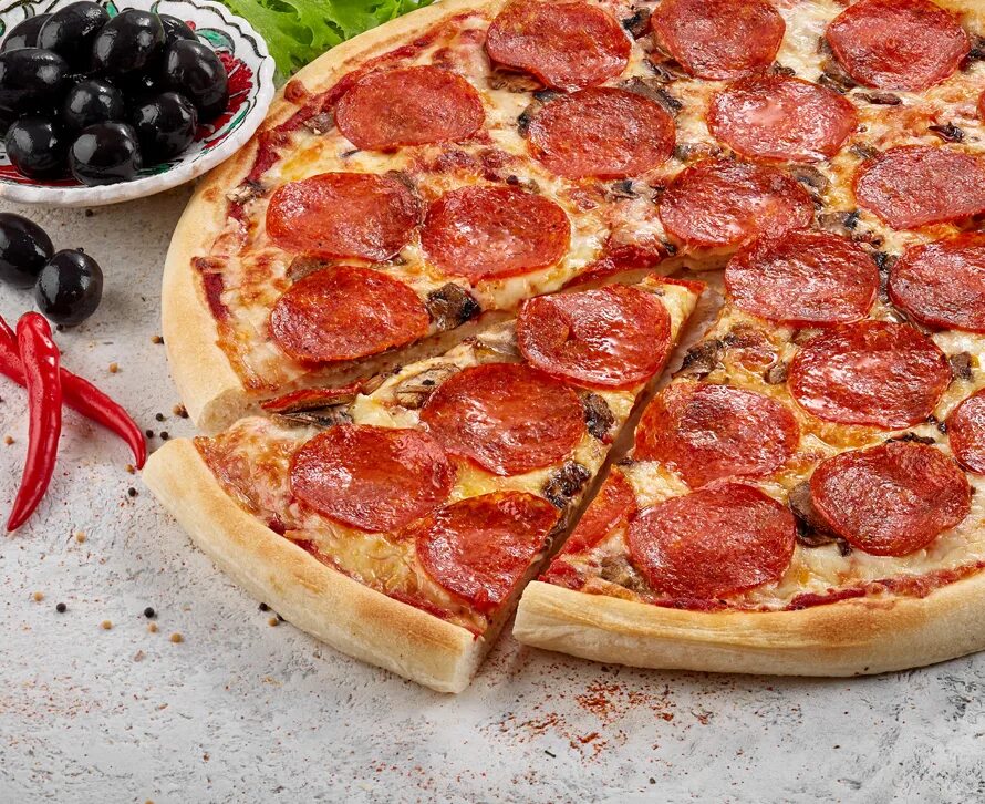 Пицца пепперони хорошая пицца игра. Двойная пепперони. Пицца двойная пепперони. Пицца пепперони аппетитная. Удвоенная начинка пицца.