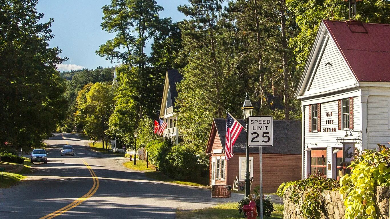 Towns in usa. Штат Вермонт пригород. Вермонт город в США. America Vermont улица. Штат Вермонт США глубинка.