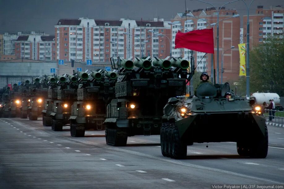 Ввод войск сегодня. Российские войска в харькове. войска в столице. ввод войск в москву. войска рф в харькове 24.02.