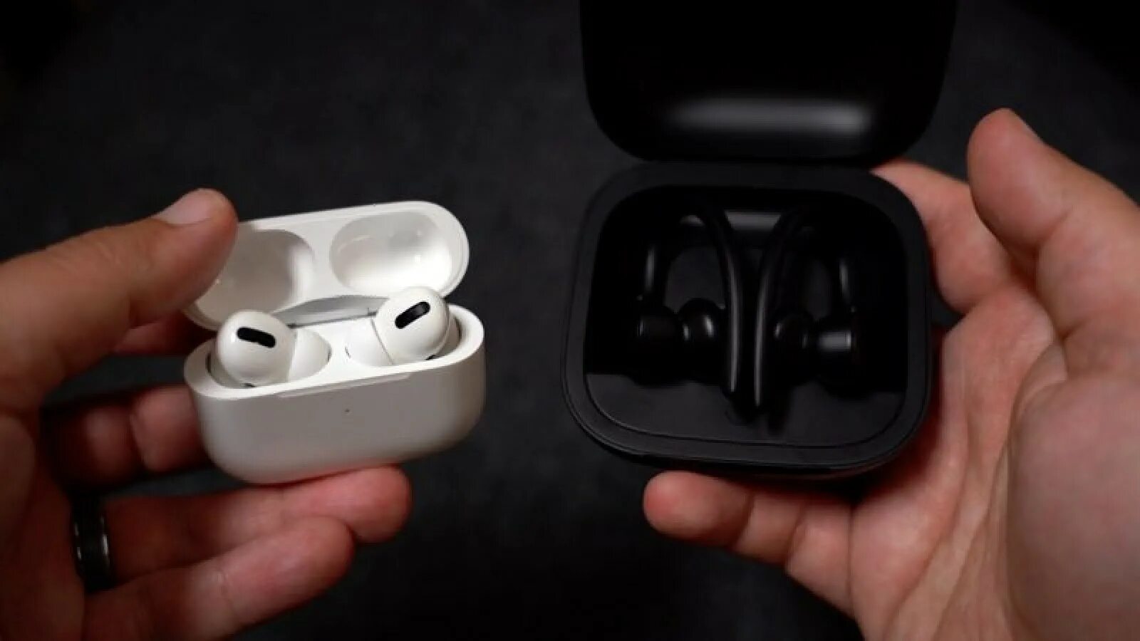 Аккумулятор наушники airpods. AIRPODS 2 Beats Pro кейс. Наушники от AIRPODS Beats Fit Pro. Beats POWERBEATS Pro или Air pods Pro?. Кейс POWERBEATS Pro.