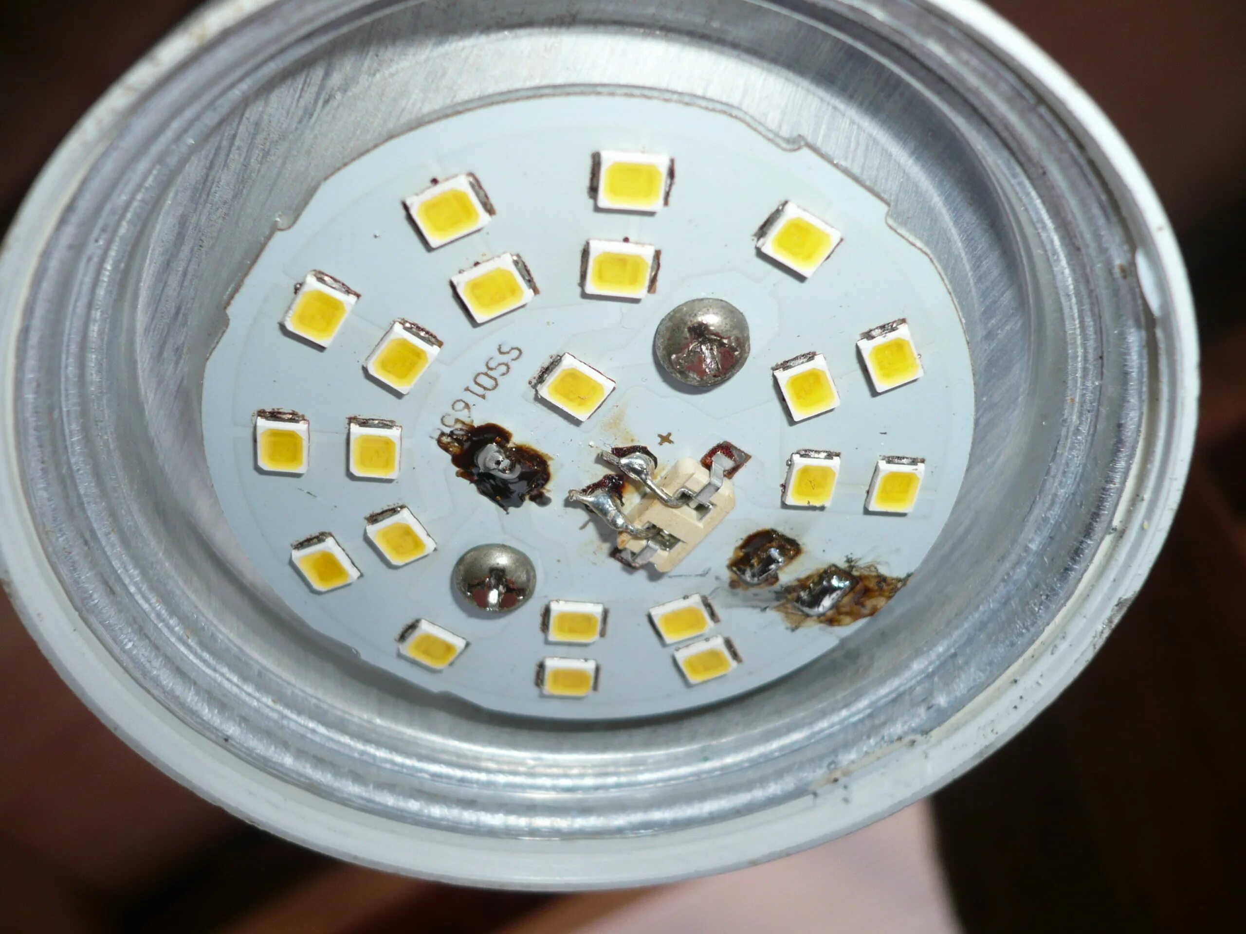 Ошибка светодиодных ламп. Отремонтировать диодную лампочку на 220 вольт. Отремонтировать светодиодную лампу 220 вольт. Светодиодная лампа 220 вольт разборка. Ремонтируем диодную лампочку 220 вольт.
