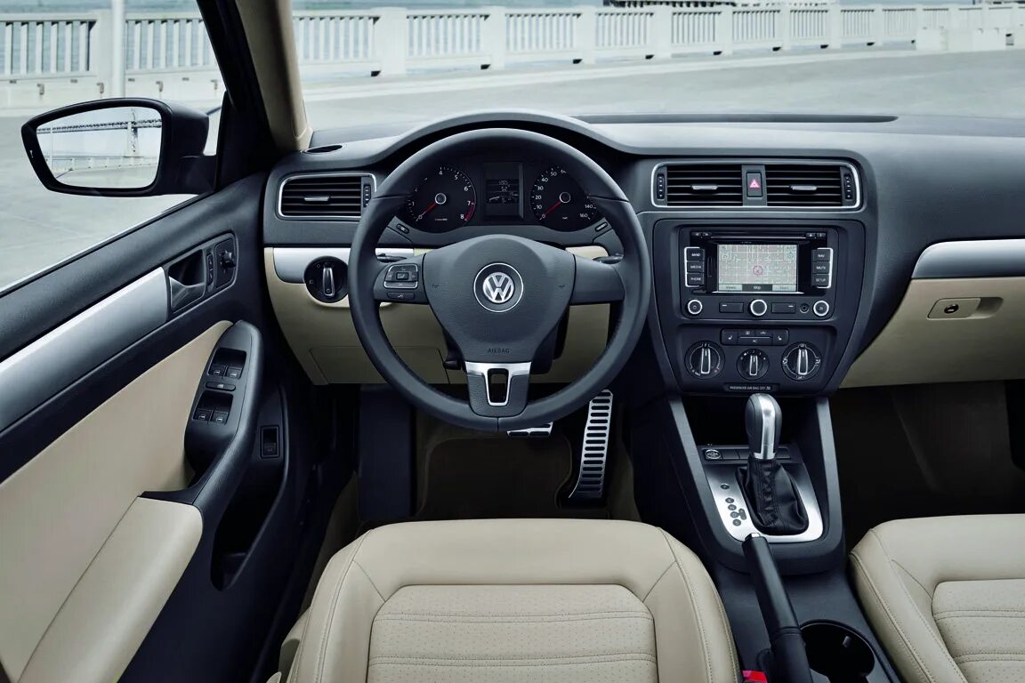 Volkswagen jetta салон. VW Jetta 2012 Interior. Фольксваген Джетта 6 салон. Volkswagen Jetta 2014 Interior. Фольксваген Джетта 2011 салон.