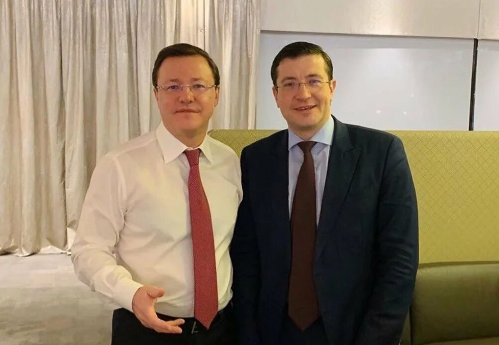 Азаров дмитрий игоревич в молодости. Азаров олег игоревич самара. Азаров брат. Азаров брат. Глеб никитин и азаров.