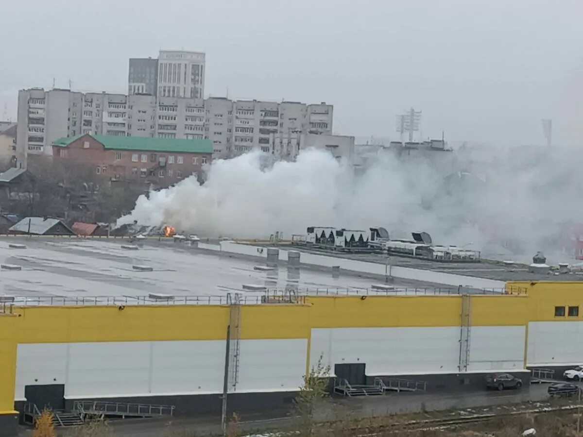 Что горит в нижнем новгороде. Что горит в Нижнем Новгороде сейчас. Пожар Деревообделочная Нижний Новгород. Задымление от пожара. Пожар на полярной Нижний Новгород.