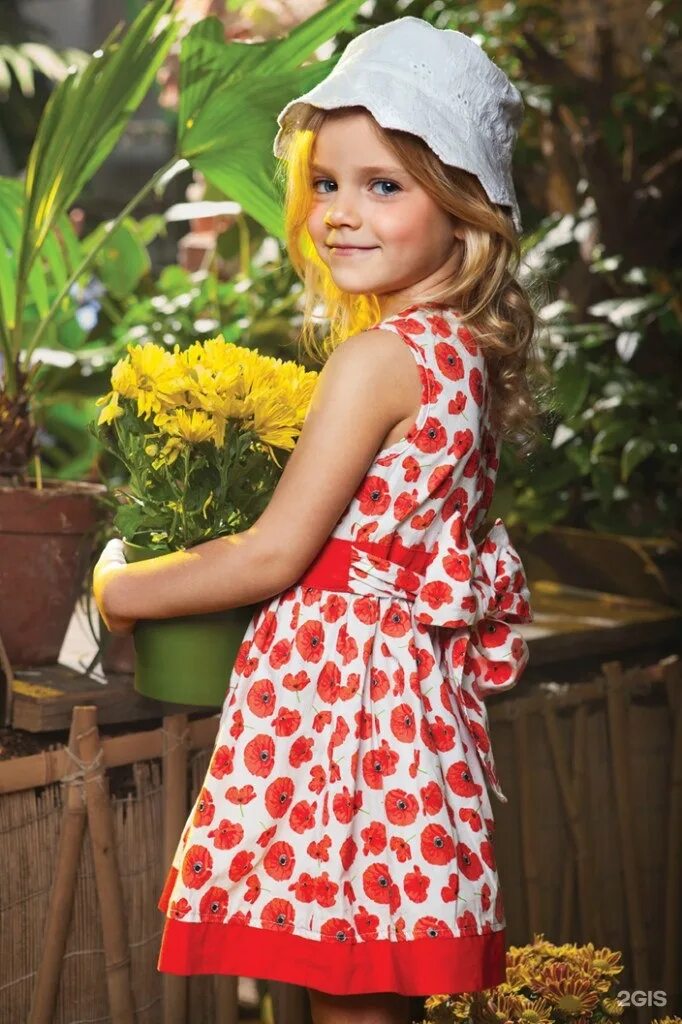 Магазин одежды o'stin. Детский мир на ватутина 107 новосибирск. Child address. Reserved детский образ. Дети в яркой одежде.