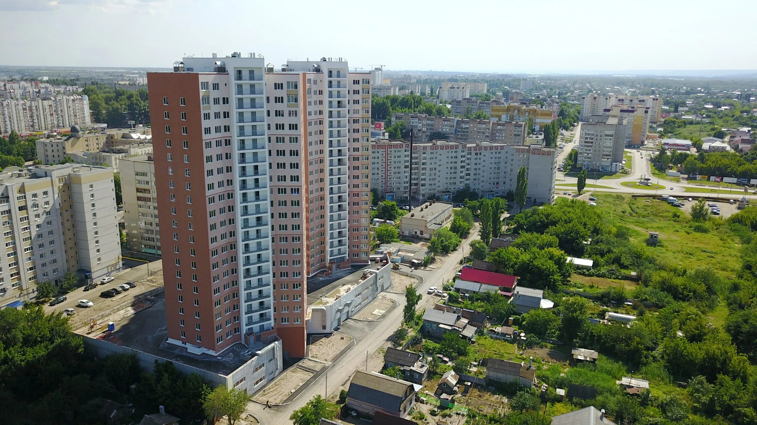 Купить квартиру в центре энгельса. ЖК Созвездие Энгельс. Комсомольская 117 к1 Энгельс. Энгельс улица Комсомольская дом 117. Энгельс улица Комсомольская.