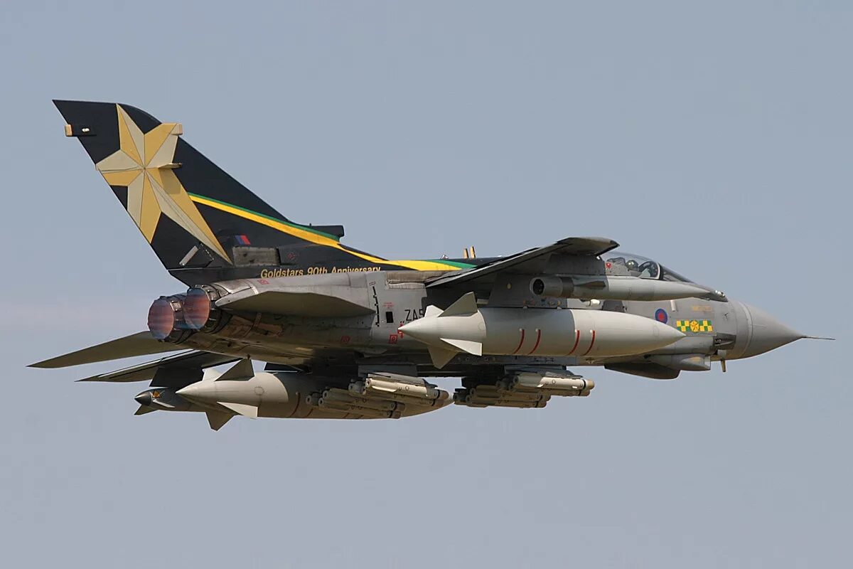 Авиабаза акротири ввс великобритании. Самолёт panavia tornado gr4. Tornado gr. Gr 4. Tornado gr.