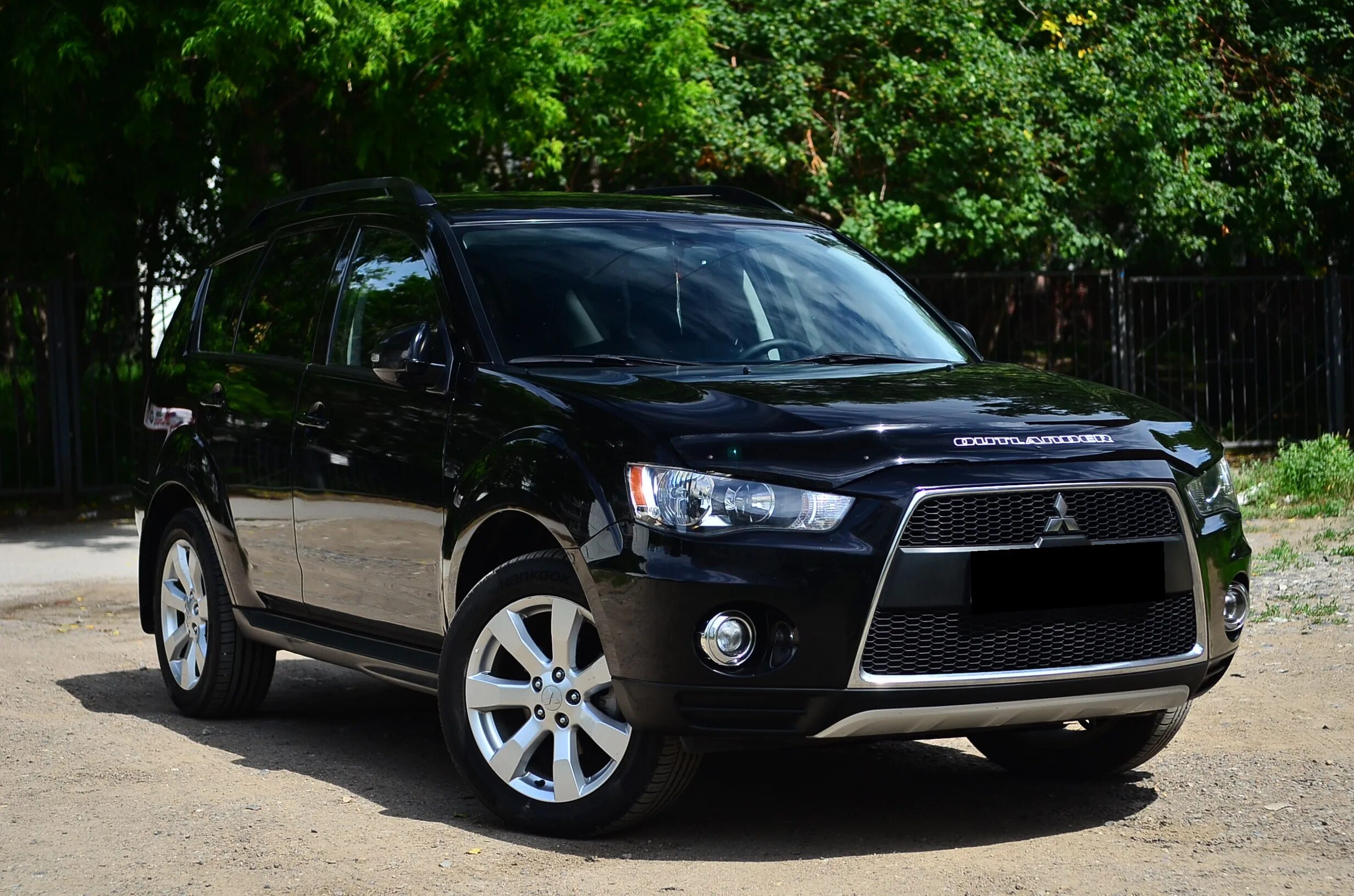 Мицубиси аутлендер в новосибирске. Mitsubishi Outlander 2011. Митсубиши Аутлендер 2011. Митсубиси Аутлендер 2011 года. Митсубиси Аутлендер 2011 и 2008.