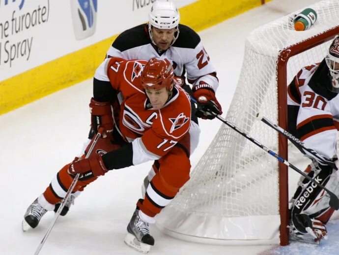 Кранбери нью джерси. New carolina. Нью джерси девилз хоккеисты. Арена нью джерси девилз. New carolina.