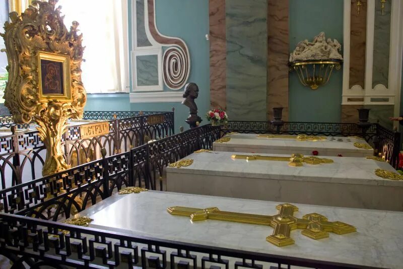Петропавловская крепость усыпальница петра 1. Где похоронены императоры. Усыпальница петропавловская крепость. Могила петра 1. Где похоронены императоры.