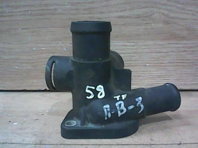 8. фланец охлаждающей жидкости пассат б5 1. 4. фланец системы охлаждения пассат б3 1. фланец охлаждающей жидкости фольксваген пассат б5.