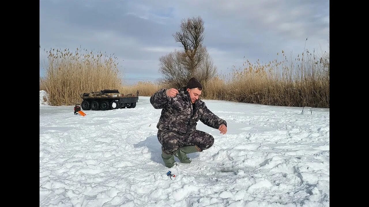 Рыбалка с олегом в феврале 2025. Рыбалка зимой. февраль зимняя рыбалка. зимняя рыбалка в якутии. день зимней рыбалки.