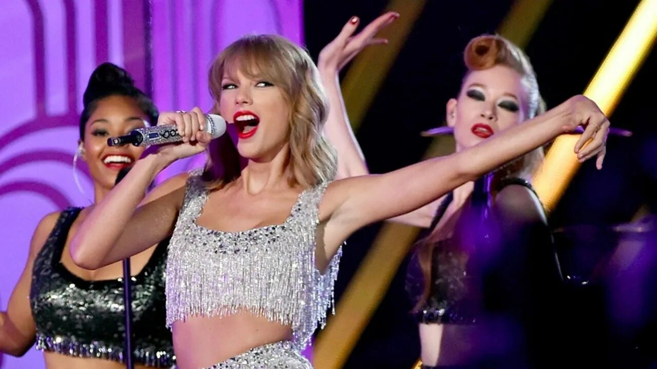 Taylor swift shake it. Taylor swift vma. taylor hear. shake it off foto.