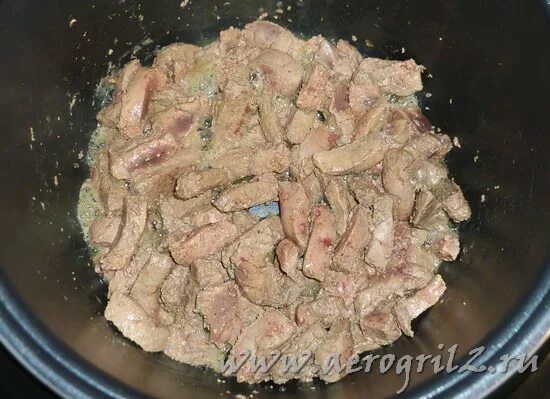 печень говяжья по строгановски. бефстроганов с печенью говяжьей. печень говяжья по строгановски. печень говяжья бефстроганов. печенка по составу.