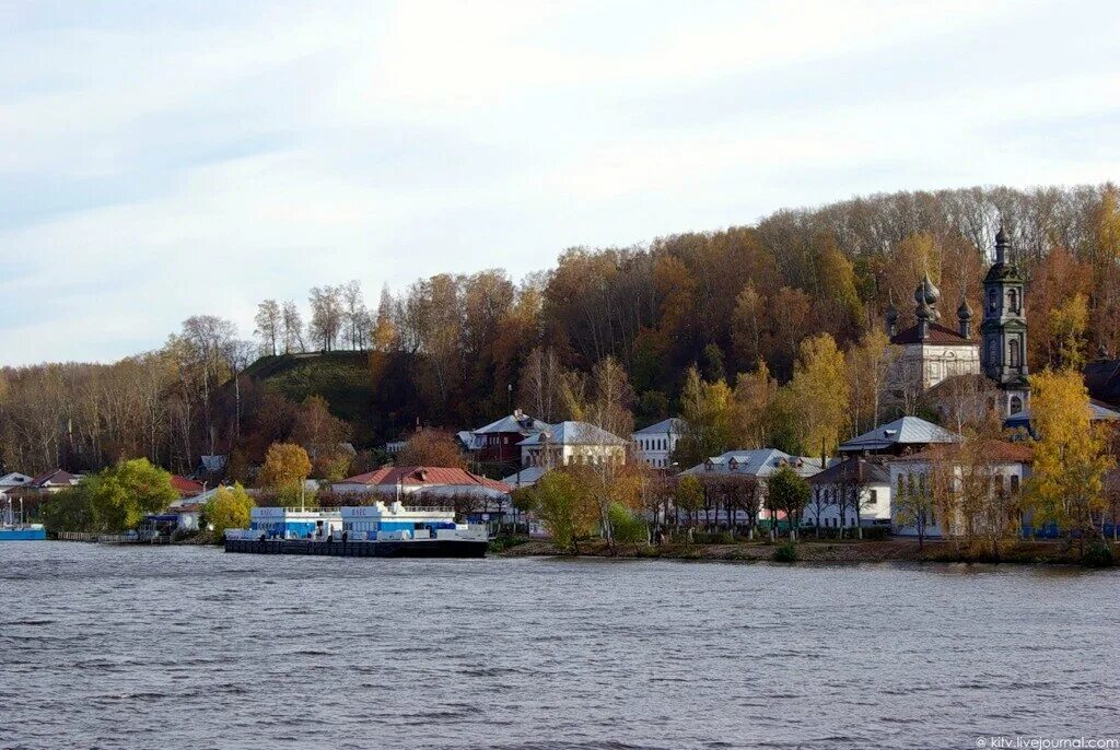 Плес Пристань. Плёс Ивановская область причал. Город Плес набережная. Плёс город причал.