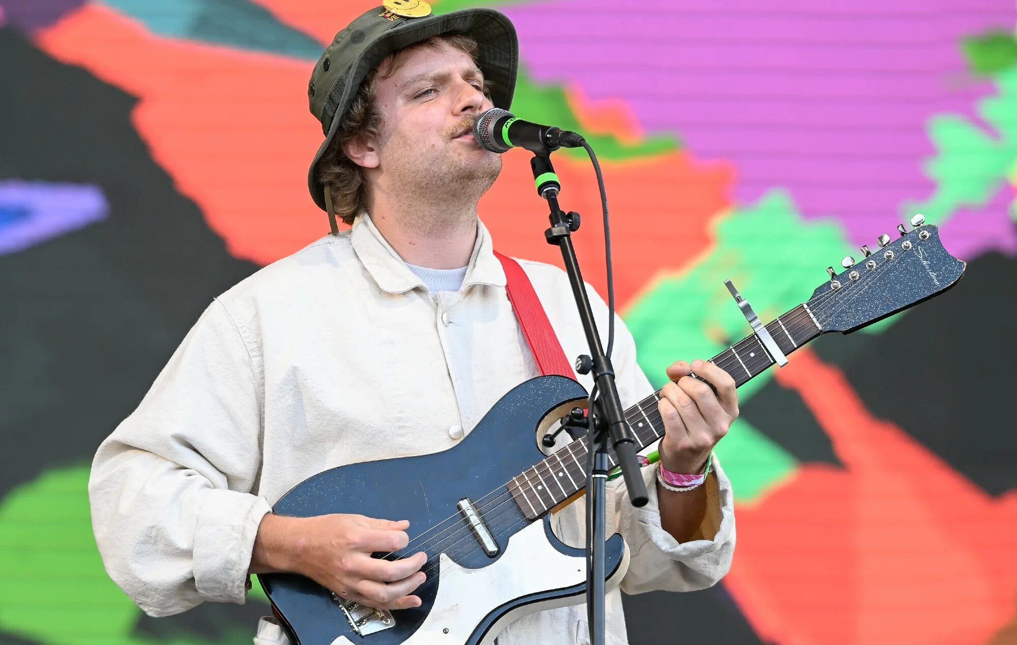 Mac demarco on the level. Mac demarco. mac demarco album. мак демарко басист группы. мак демарко канадский музыкант.