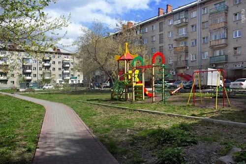 Двор хрущевки Bel-Okna.ru