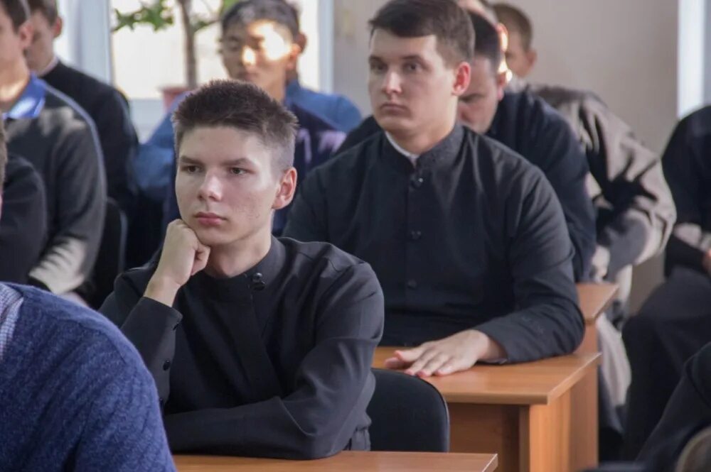 Дух семинария. Семинария. Хабаровская семинария вечером. Николо-угрешский монастырь семинария. Хабаровская дух.