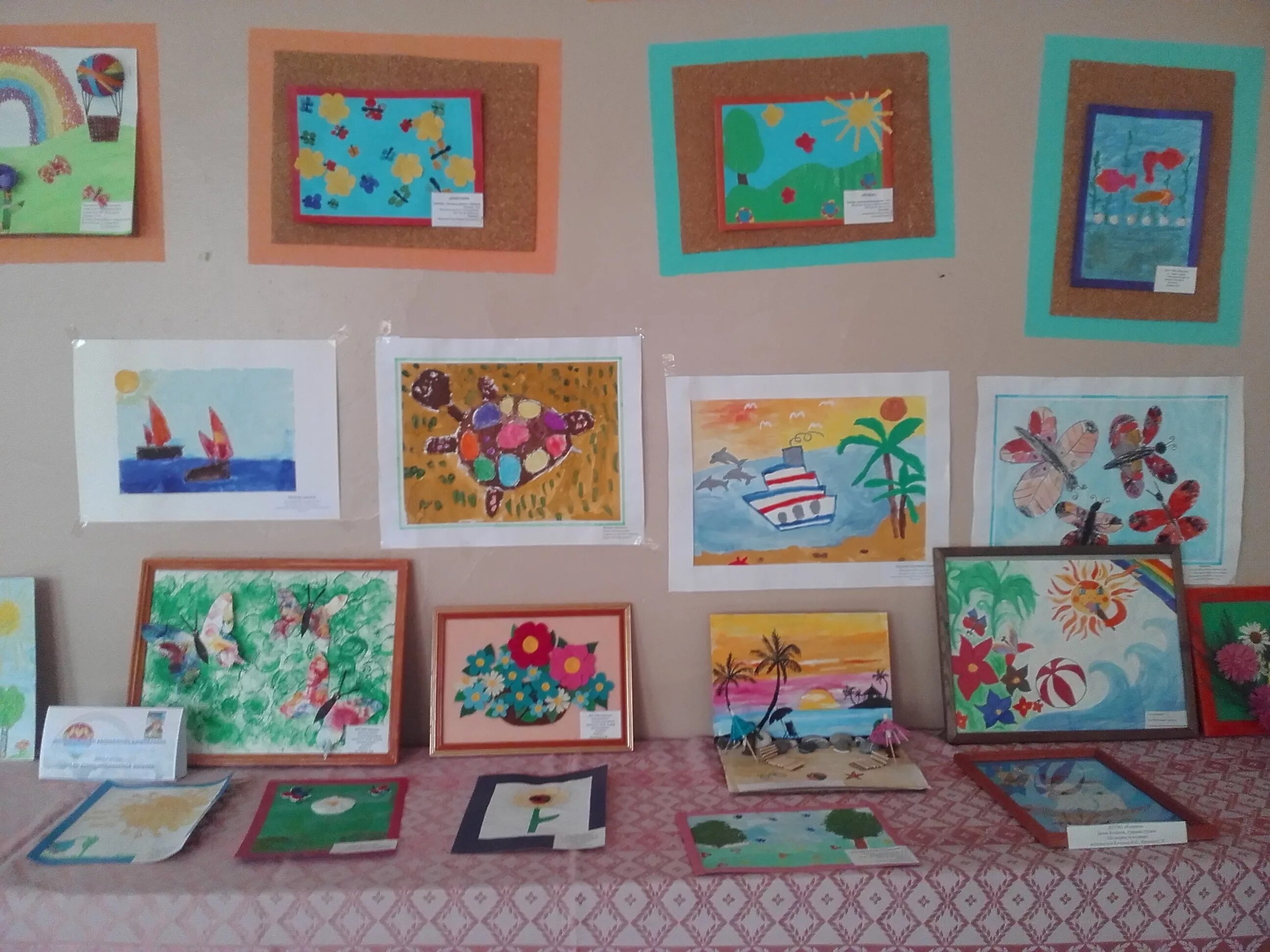 оформление выставки работ детей. темы выставок детских работ. темы выставок детских работ. детская выставка рисунков. выставки в детском саду.