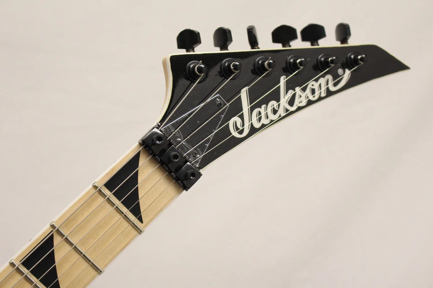 Jackson Guitars 9848389. 1829748 Гитара Jackson. Гриф гитары Джексон. Гитара Jackson Dr 96.