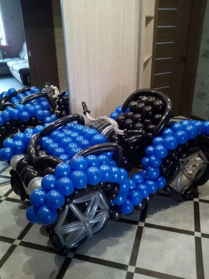 Машина из шаров. Машинка из шаров. Машина из воздушных шаров. Машинки из воздушных шариков. Машина из шариков воздушных.