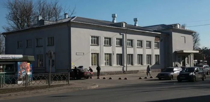 Автовокзал псков зал ожидания. Вокзальная 21 псков. Автовокзал псков автобусы. Вокзальная 21 псков. Остров псковская область автовокзал.