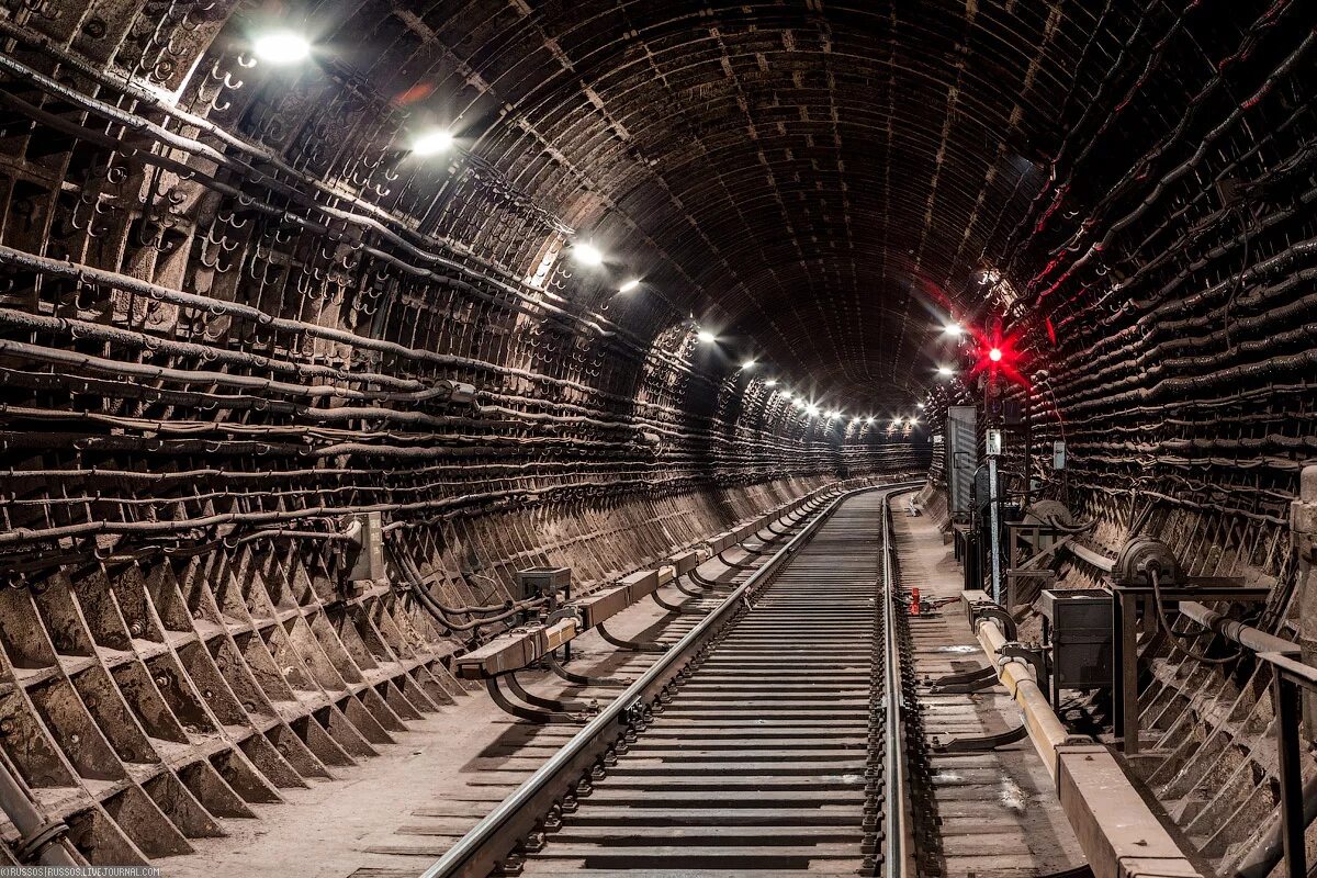 Туннель московского метро. Тоннель метро Москвы. Тоннели Московского метрополитена. Тоннель метрополитена. Станция метро тоннель.