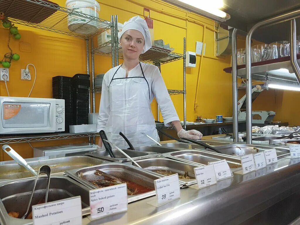 требуется продавец кассир. акция у кассира. требуется продавец. продавец кассир на белом фоне. требуется кассир.