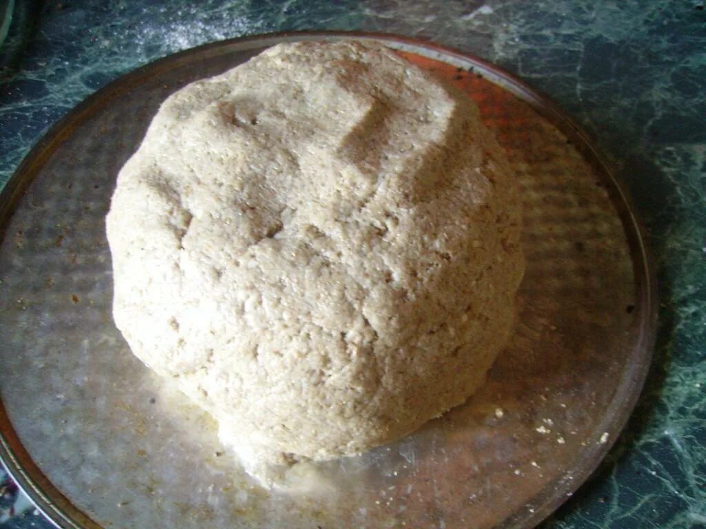 Ржаное тесто на кефире. Тесто для хлеба в домашних. Тесто для ржаного хлеба. Тесто на хлеб из ржаной муки. Тесто для ржаного хлеба домашних условиях.