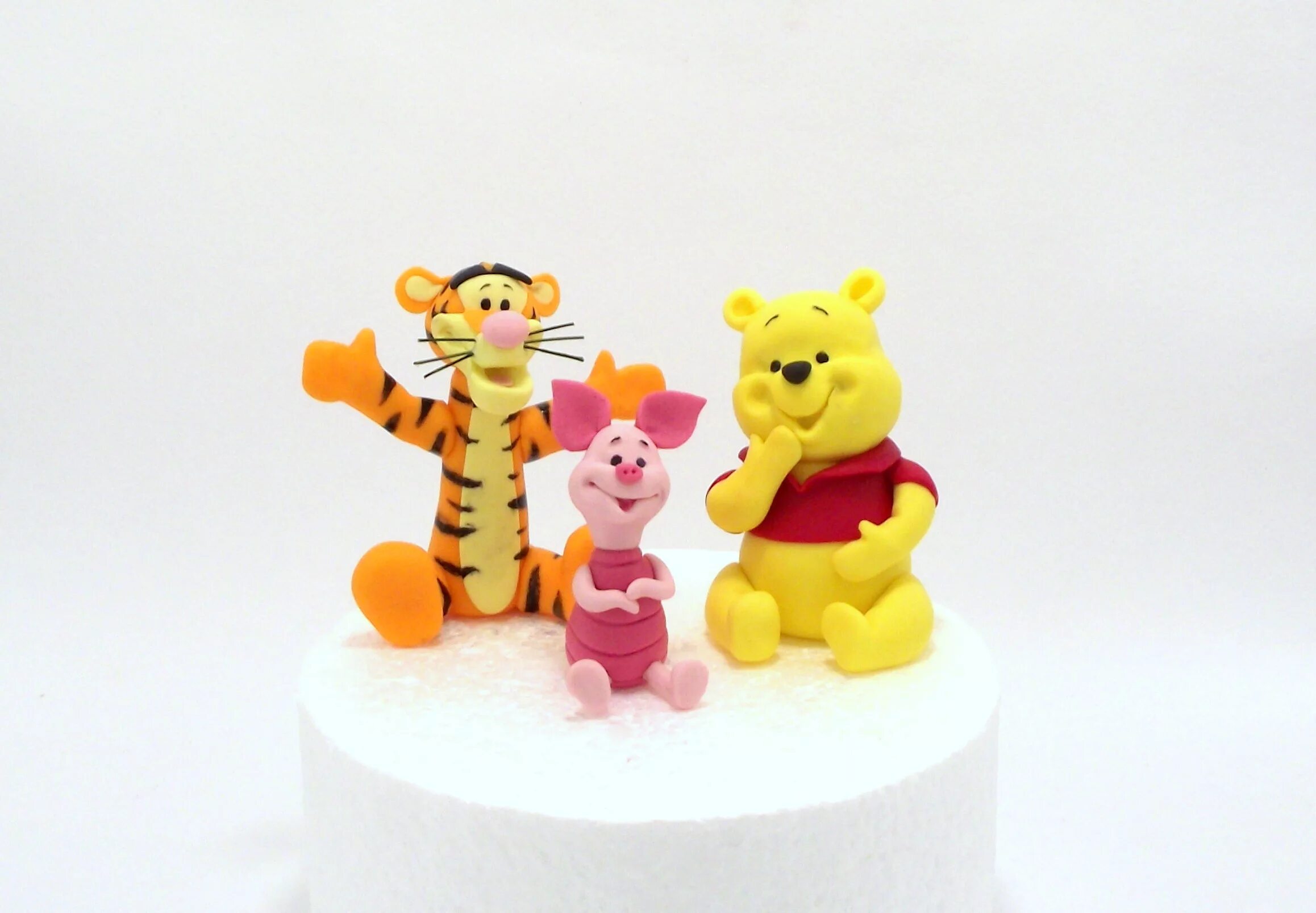 Мастика для лепки фигурок. Лепка фигурок из марципана. Торт с фигуркой мишки. Фигурки из мастики для торта. Фигурки из мастики союзмультфильм.