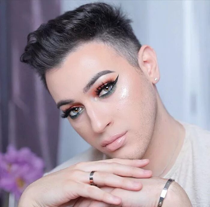 Manny MUA fires back at bigoted troll who shamed him No eyeliner makeup, Cut cre