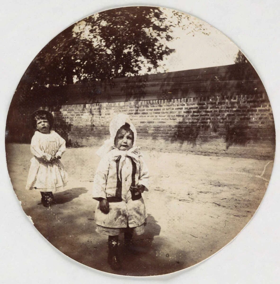 Первая фотография. Фотоаппарат Кодак 1890. Фотоаппараты 19 века Кодак. Первые снимки на фотоаппарат. Первые фотографические снимки.