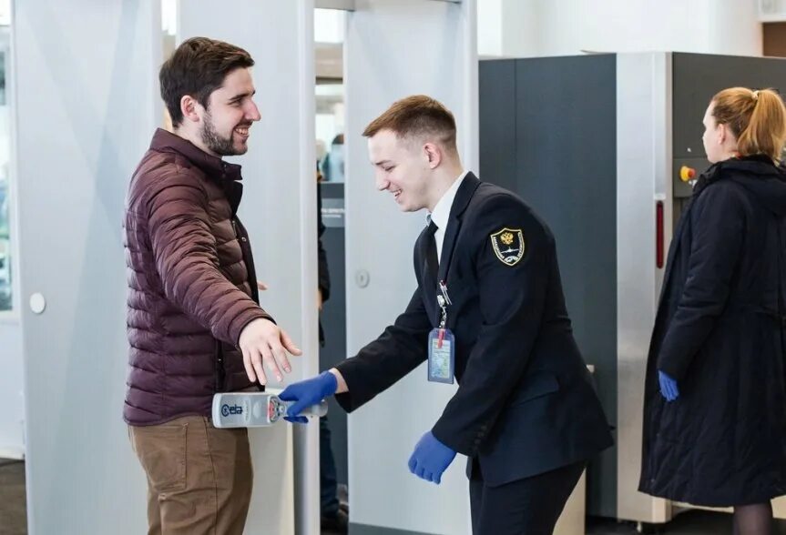 Сопп аэропорт якутск. Служба безопасности аэропорта домодедово. Инспектор саб. Инспектор саб. Служба авиационной безопасности в аэропорту южно-сахалинск.