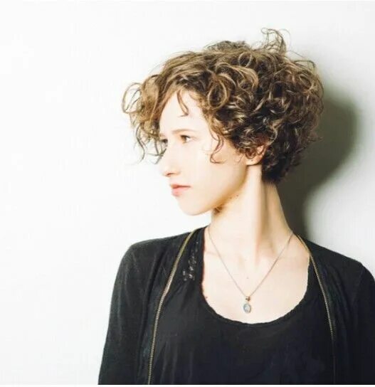 35 Short Curly Hair Styles for Every Single Curl Pattern Curly hair styles, Very
