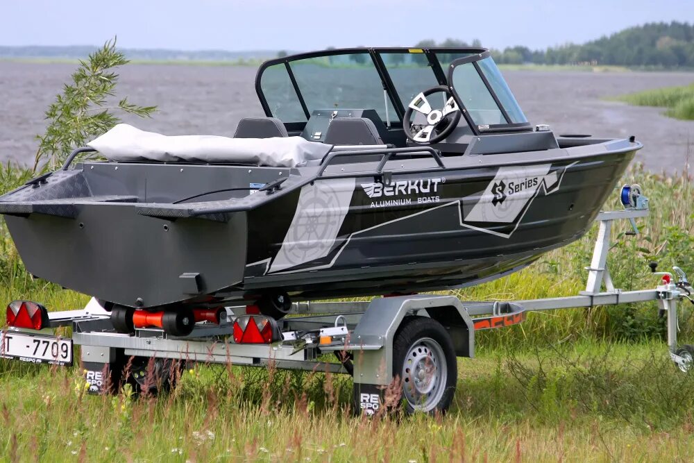 Катер беркут s twin console. Алюминиевый катер berkut m-ht,. Катер беркут 430 румпель. Алюминиевая лодка «беркут m-ht». Лодку berkut s-c.